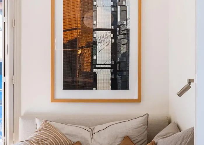 Veeve - Alabaster Bright